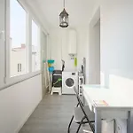 Elegant 3-Bedroom Apartment With Tejo River View In Alameda