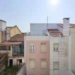 Elegant 3-Bedroom Apartment With Tejo River View In Alameda