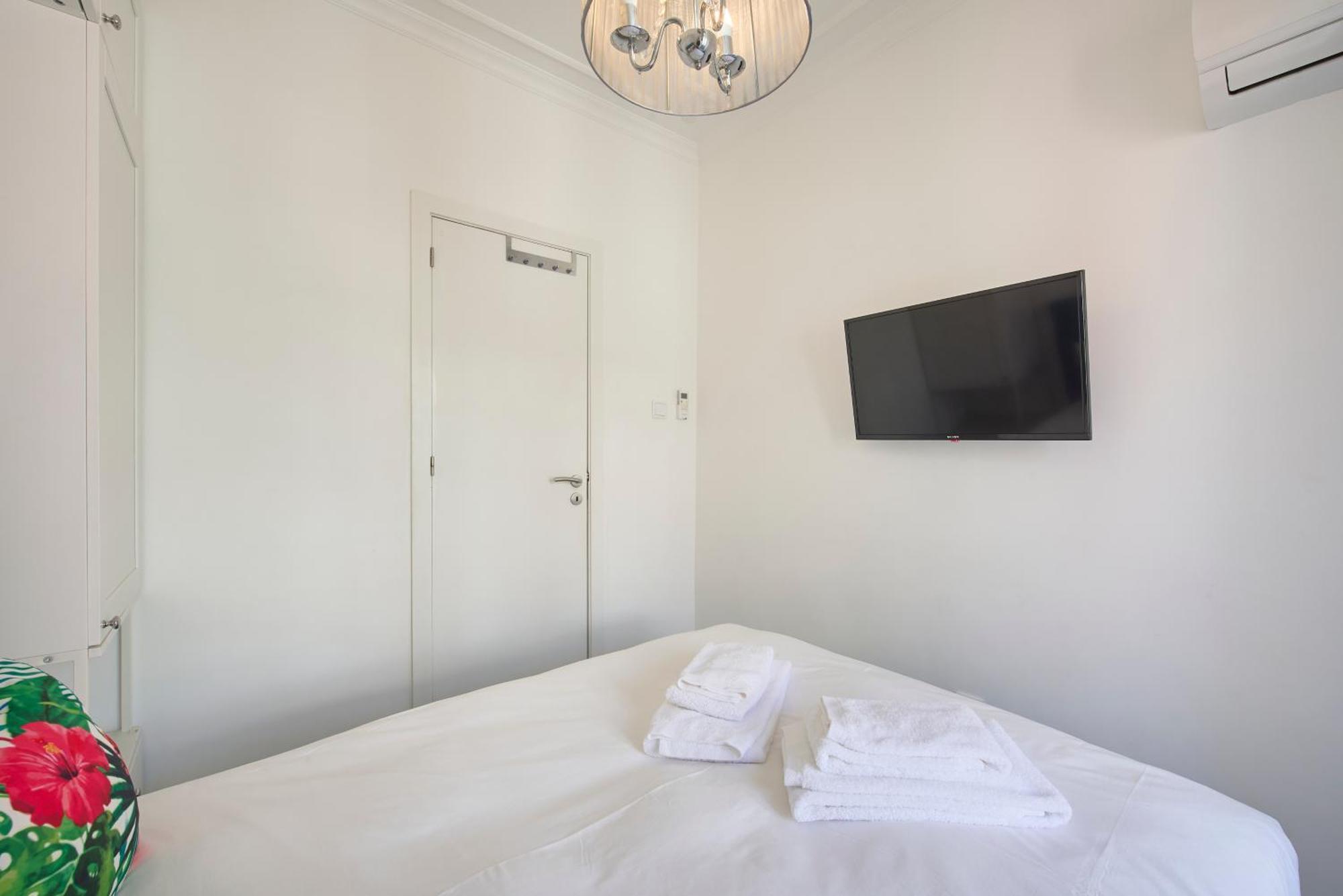 Elegant 3-bedroom With Tejo River View In Alameda Apartment *