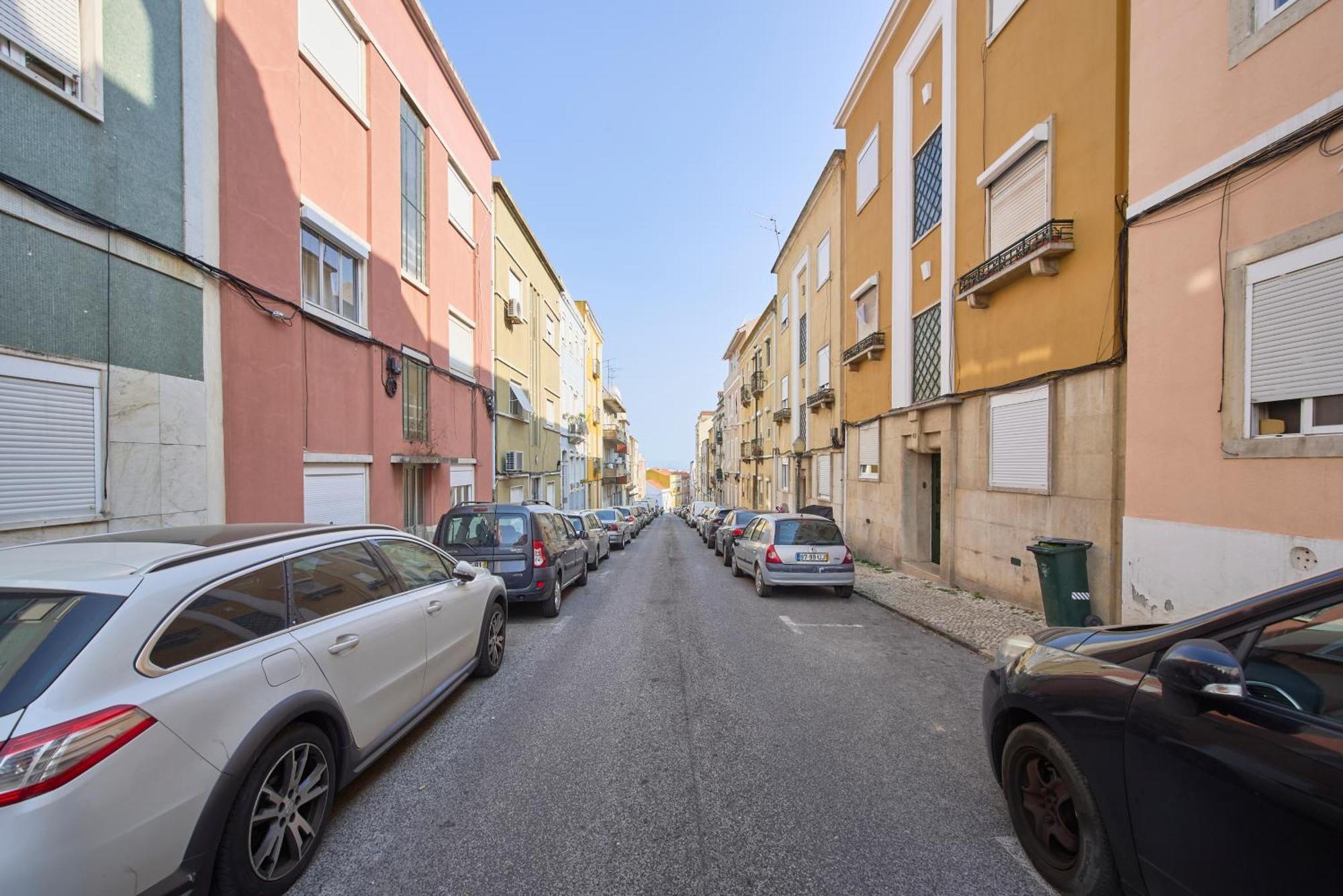 Elegant 3-bedroom With Tejo River View In Alameda Lissabon